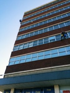 abseiling window cleaners at hamilton house hemel hempstead